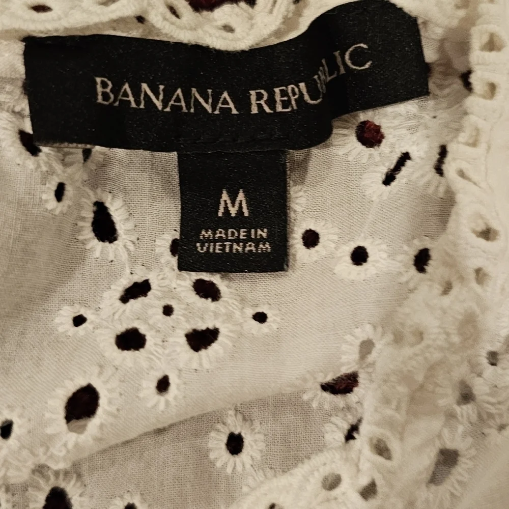 Banana Republic Unlined Eyelet Cropped Top